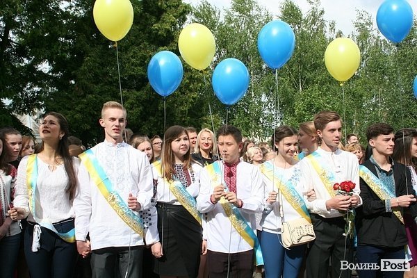 Останній дзвінок у луцькій школі №1. ФОТО