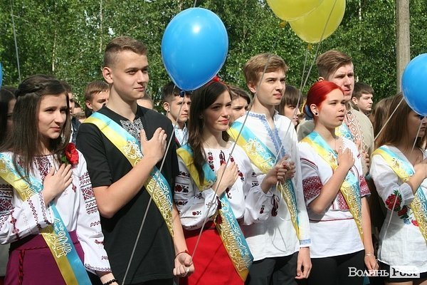 Останній дзвінок у луцькій школі №1. ФОТО