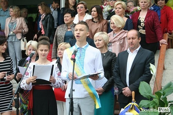 Останній дзвінок у луцькій школі №1. ФОТО