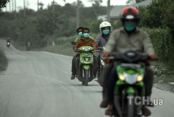 Виверження вулкану Сінабург в Індонезії. ФОТО. ВІДЕО