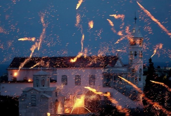 Ракетна війна на святкуванні Пасхи. ФОТО