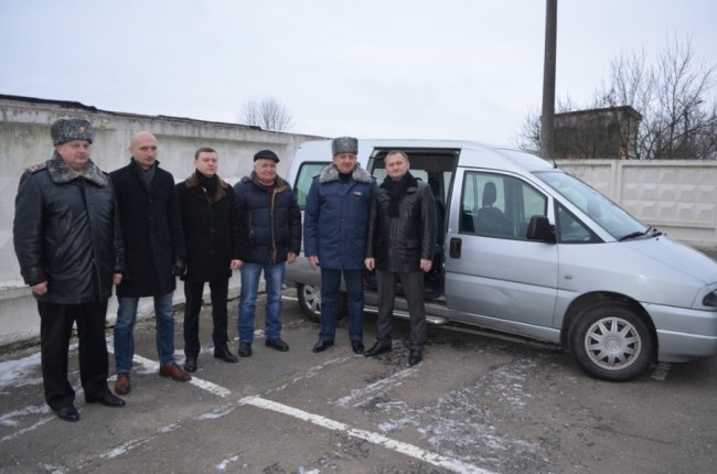 Волинським пожежникам подарували автомобіль