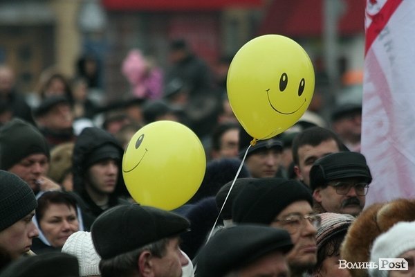 Віче на луцькому Євромайдані. ФОТО