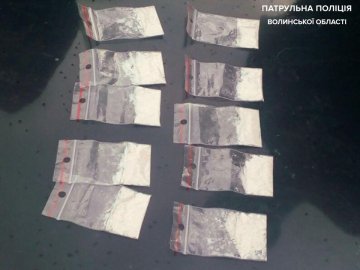 У Луцьку патрульні спіймали трьох чоловіків з наркотиками
