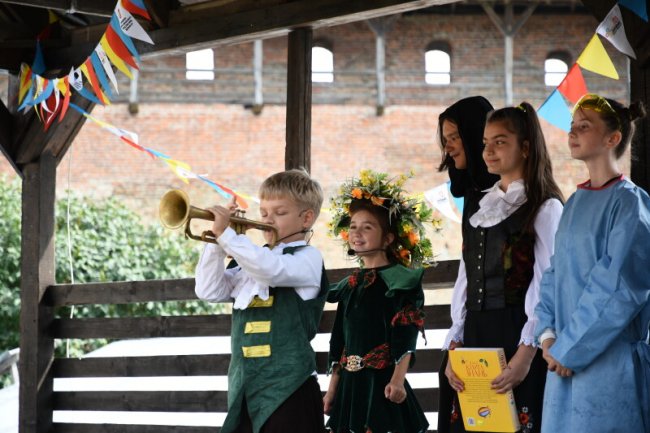 «Скоро до школи»: у Луцьку провели благодійну акцію для дітей. ФОТО