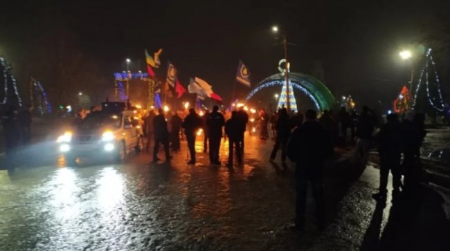 У Слов'янську пройшла смолоскипна хода до дня народження Бандери. ФОТО