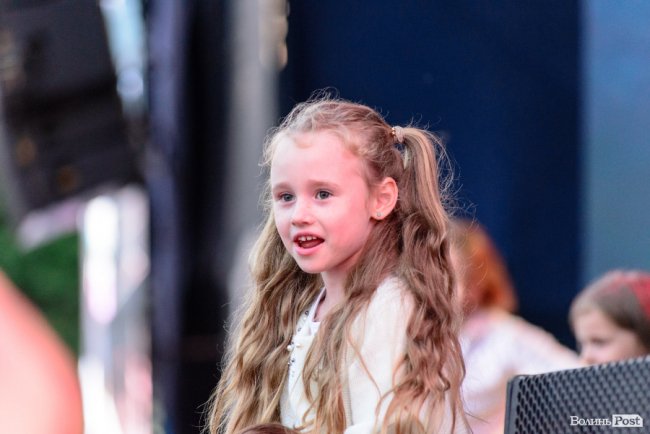 До Винника – навіть на милицях. ФОТОРЕПОРТАЖ із грандіозного концерту у Луцьку