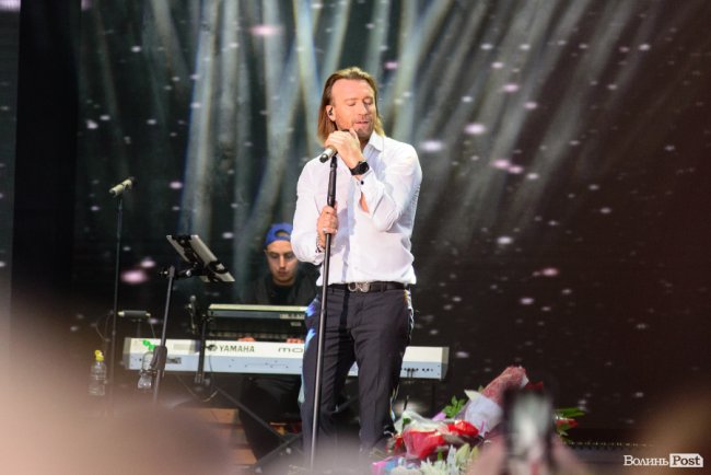 До Винника – навіть на милицях. ФОТОРЕПОРТАЖ із грандіозного концерту у Луцьку