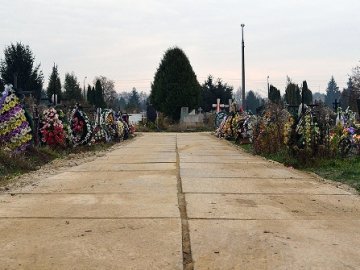 Луцьк купив землю для розширення кладовища в Гаразджі