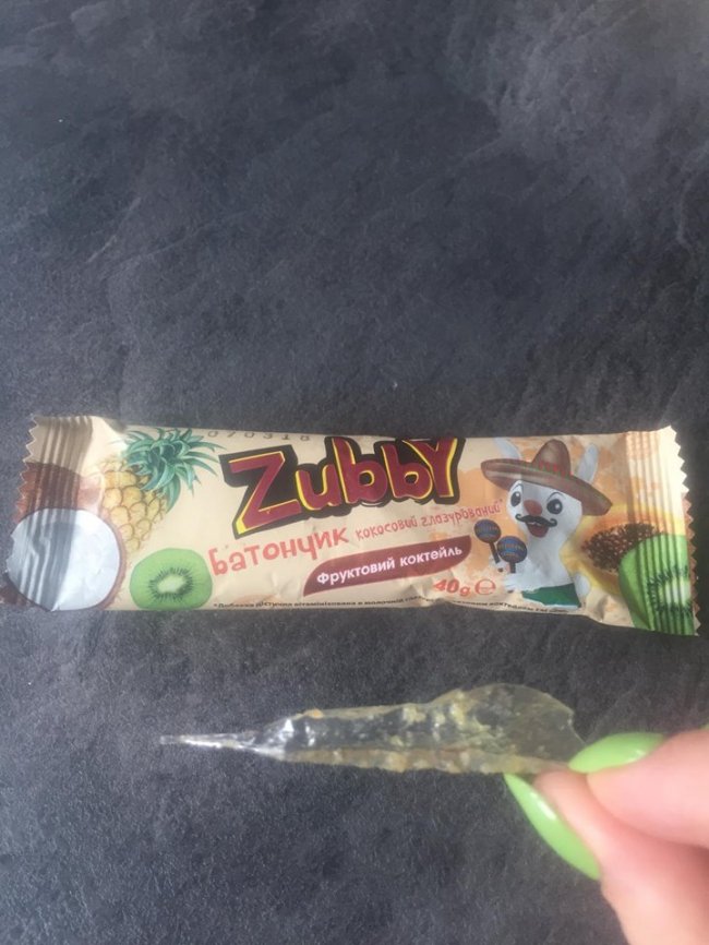 На Волині жінка купила батончик з неприємним «сюрпризом»