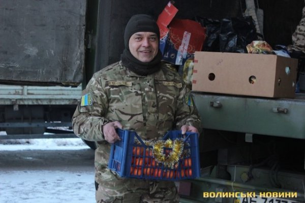 Попри численні аварії, волинські волонтери таки повезли подарунки бійцям. ФОТО