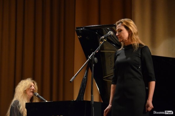 У Луцьку - творчий тандем: Оксана Забужко та «Сестри Тельнюк». ФОТО. ВІДЕО