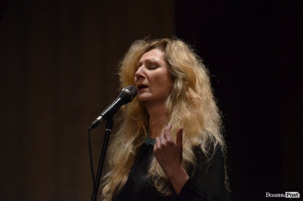У Луцьку - творчий тандем: Оксана Забужко та «Сестри Тельнюк». ФОТО. ВІДЕО