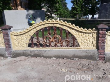 У селі на Волині відновили меморіал