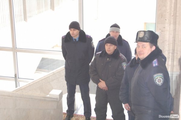 Волинська ОДА: штурм, який не відбувся. ФОТОРЕПОРТАЖ