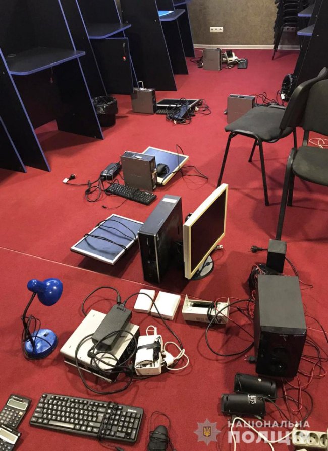 У Луцьку діяло підпільне казино лише для «своїх клієнтів». ФОТО