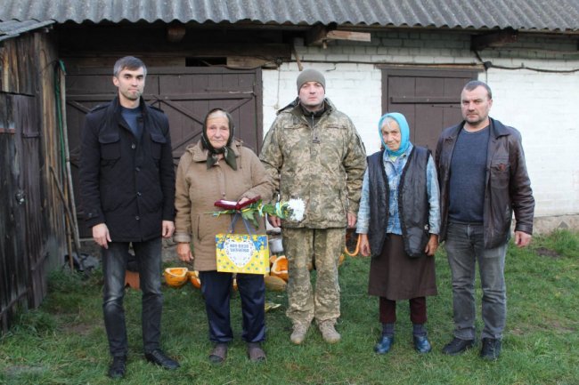 Рідним чотирьох загиблих Героїв з Волині вручили їхні посмертні нагороди. ФОТО