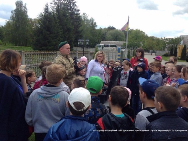Луцькі школярі завітали в гості до прикордонників. ФОТО