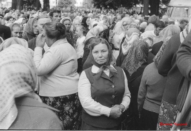 Яблуку ніде впасти: як у Луцьку відзначали тисячоліття хрещення Русі. РЕТРОФОТО 