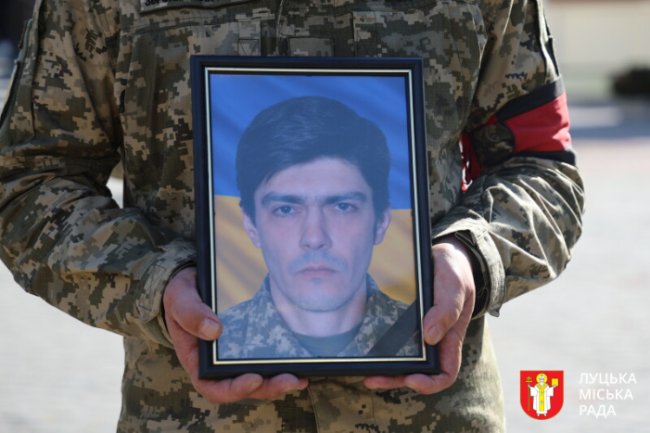У Луцьку попрощалися з двома воїнами — Валерієм Чайковським та Володимиром Крачуновим