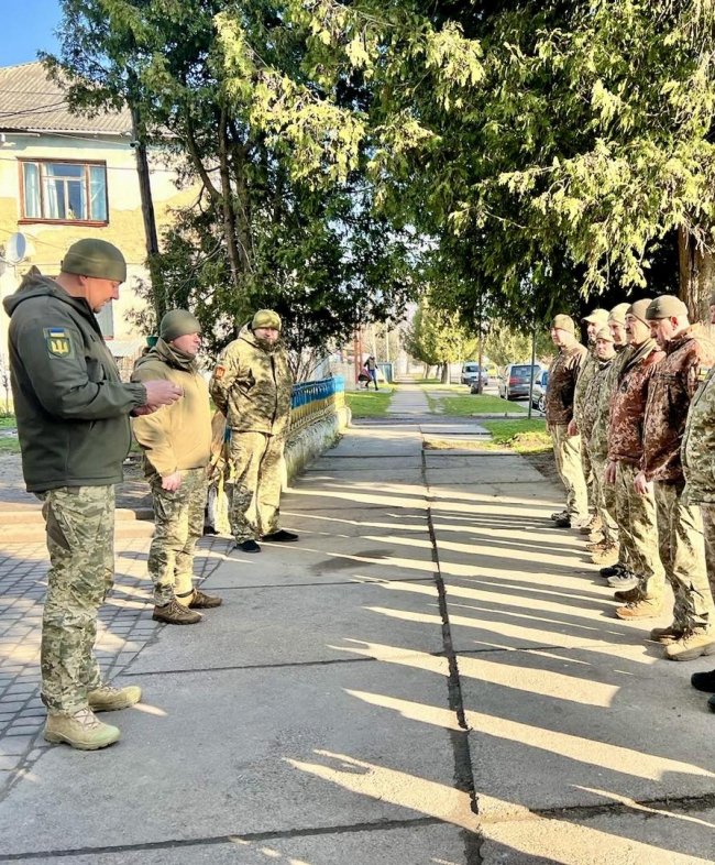 Нагородили воїна, який після важкого поранення служить у ТЦК на Волині