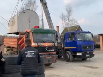 На Волині викрили та демонтували нелегальну заправку. ВІДЕО