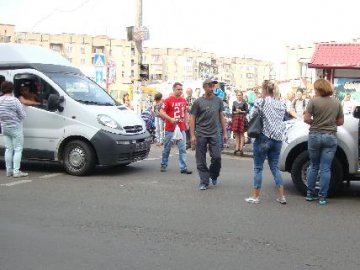 У Ковелі на «зебрі» бус збив жінку. ФОТО