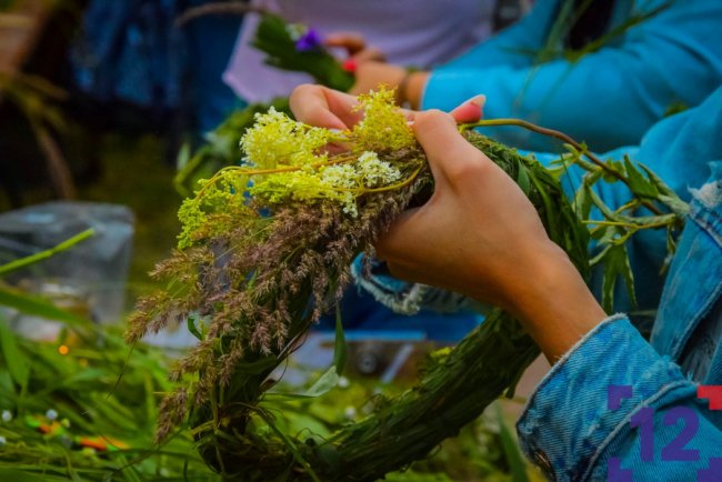Плетіння вінків та показове годування тварин: як минула ніч у луцькому зоопарку. ФОТО