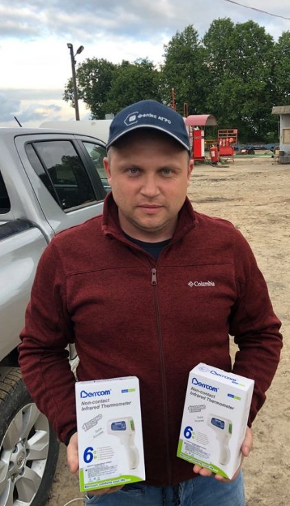 Підприємець придбав безконтактні термометри для психлікарні в Олиці. ФОТО
