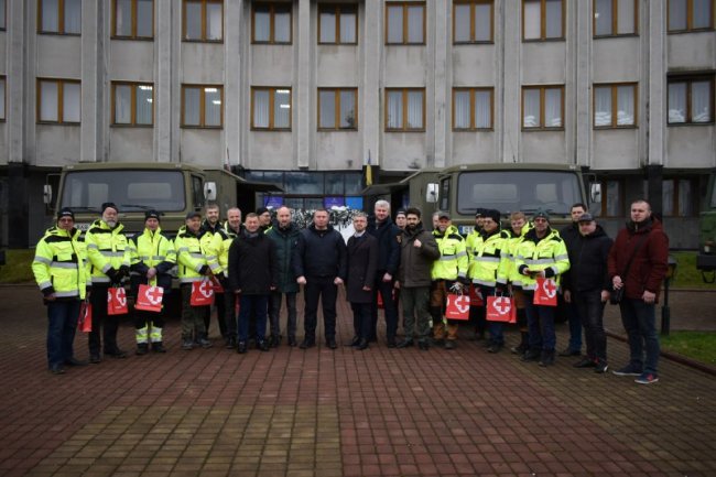 Україна отримала 4 вантажівки з потужними генераторами: одна з них лишається на Волині