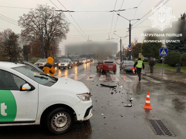 У Луцьку зіткнулися два легковики. ФОТО