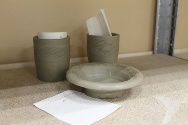 На Волині особливі діти ліпили посуд із глини