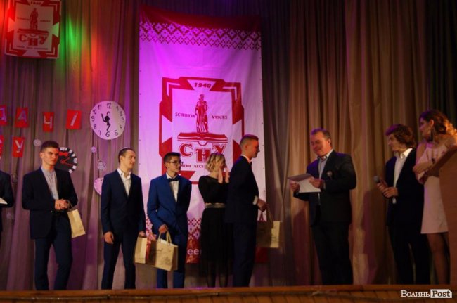 «Викрадачі часу»: як на філфаці СНУ обирали кращого студента. ФОТО