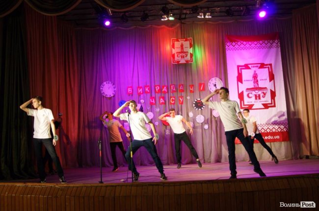 «Викрадачі часу»: як на філфаці СНУ обирали кращого студента. ФОТО