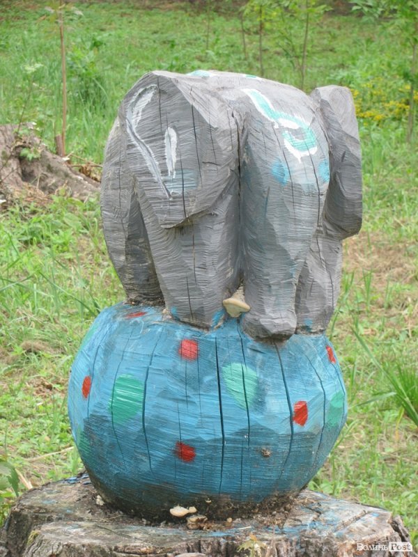 У луцькому парку розфарбовували фігурки тварин. ФОТО