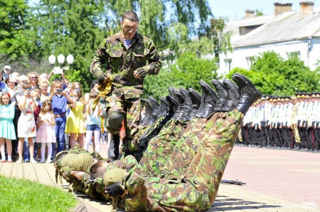 Фото випускного у військовому ліцеї в Луцьку