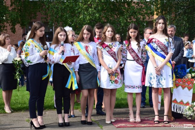 Емоції від драйву до сліз: останній дзвоник у луцькій школі №25. ФОТО