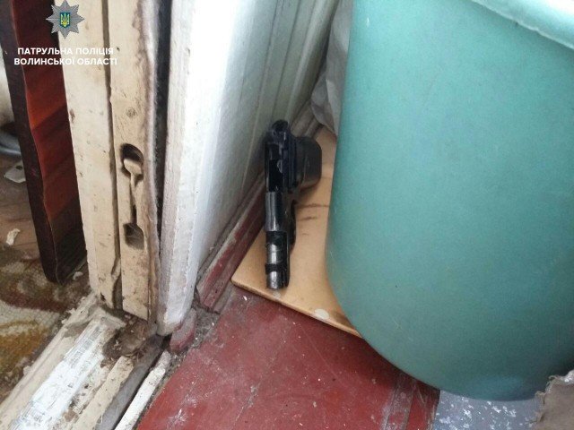 У Луцьку чоловік скоїв самогубство. Вистрелив собі у голову