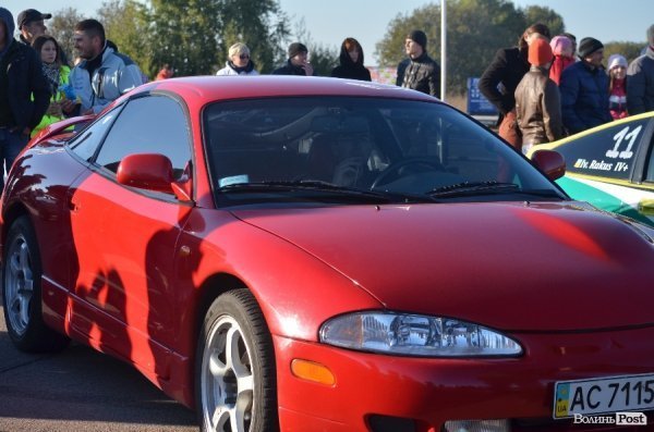 Під Луцьком відбувся чемпіонат з дрег-рейсингу. ФОТО