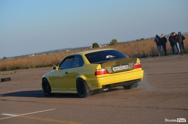 Під Луцьком відбувся чемпіонат з дрег-рейсингу. ФОТО