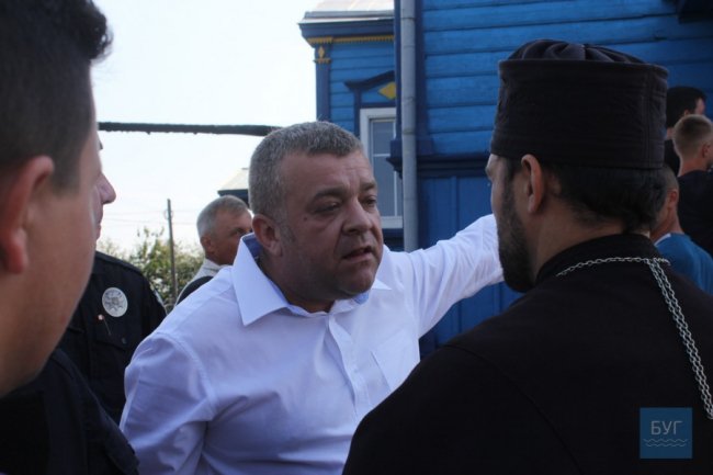 У селі на Волині конфлікт через церкву переріс у шарпанину. ВІДЕО