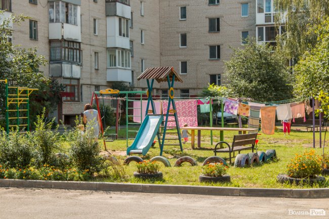 «Хто живе на ЛПЗ, тому у житті везе»: день на луцькому районі контрастів. ФОТО