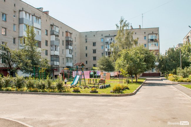 «Хто живе на ЛПЗ, тому у житті везе»: день на луцькому районі контрастів. ФОТО