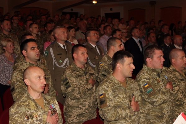 У Луцьку вручали нагороди військовослужбовцям з нагоди Дня прикордонника. ФОТО