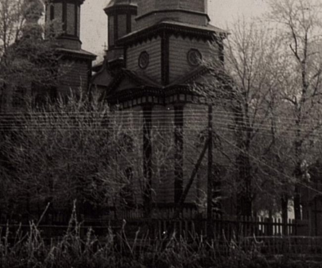 Збудована без жодного цвяха: у мережі опублікували ретросвітлини волинської церкви