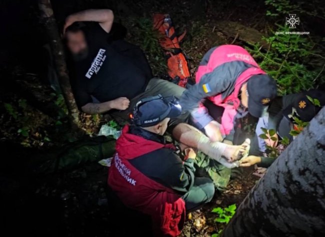 Рятувальники допомогли травмованому туристу в Карпатах