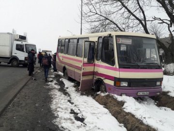 Поблизу Луцька автобус зіткнувся із вантажівкою