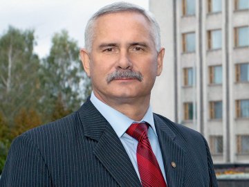 Новий автомобіль і майже 600 тисяч зарплати: які статки задекларував мер Нововолинська