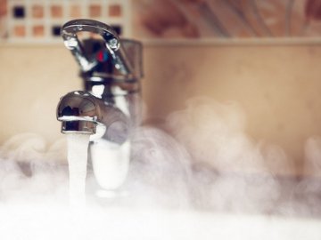 Через витік на мережі на деяких вулицях Луцька немає гарячої води