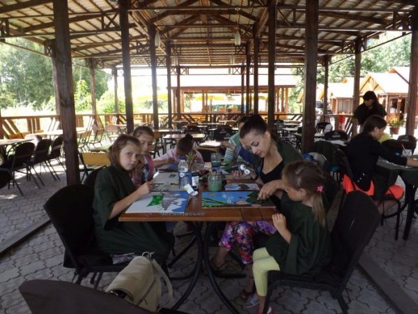 Діти волинських учасників АТО  творили «Подарунок для солдата». ФОТО